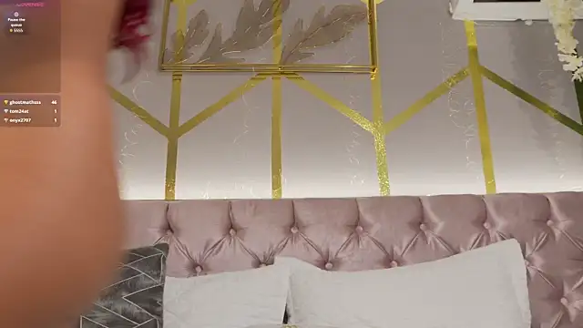 Aurora_Cruz live
