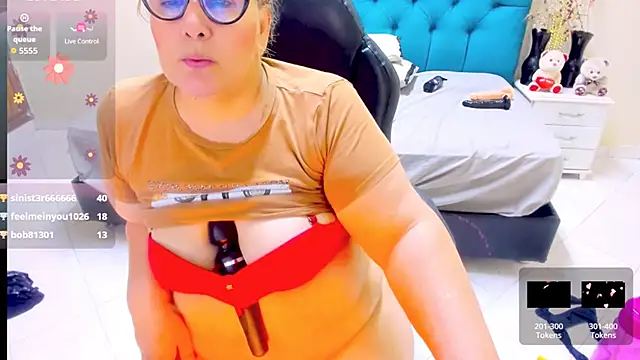 Nayla_Garner live