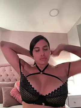 Bella__Wood live