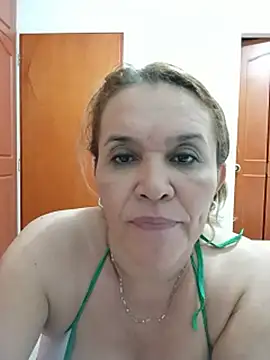 Sara_hilton02 live