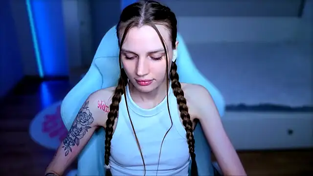 StellaLawless live