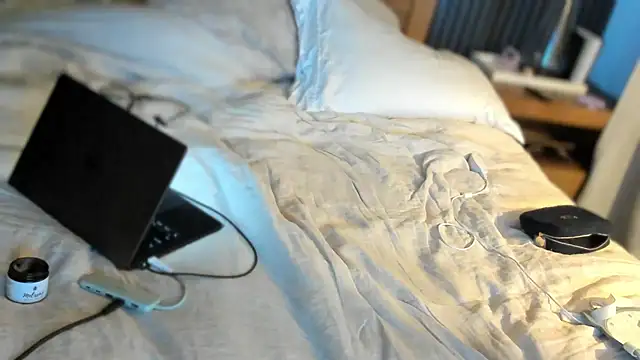 bubblebuttblondeboy live