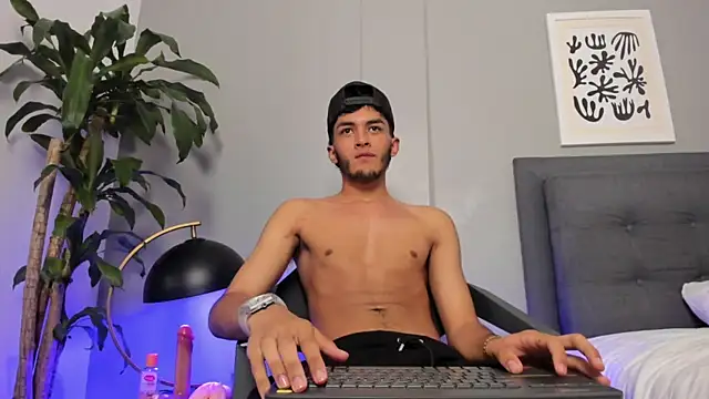 Tylerffoxx live