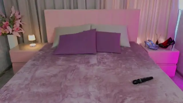 Ariana_Petite live