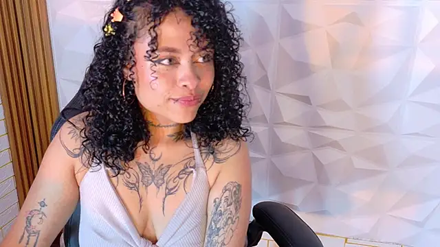 mia_hernnandez live