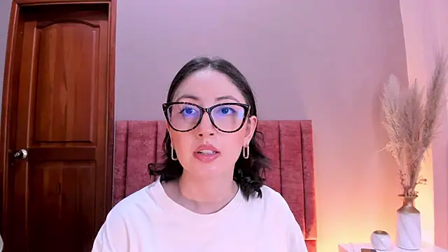 Emilywatsonn live