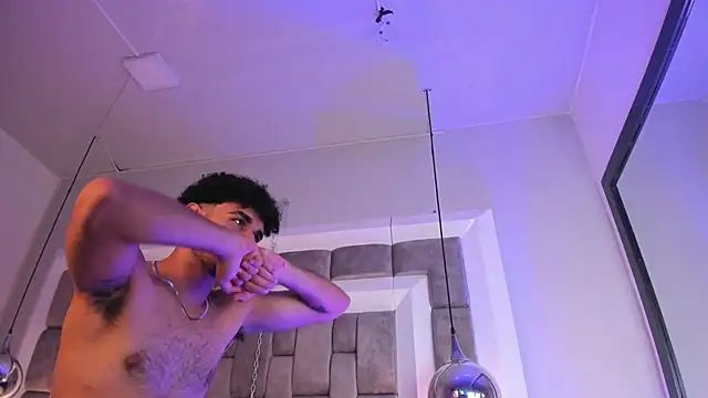 LucasThomson_ live