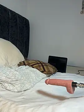 Bella045 live