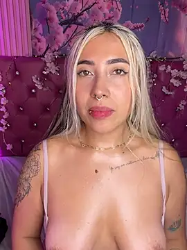 ManuelaVeeleez live