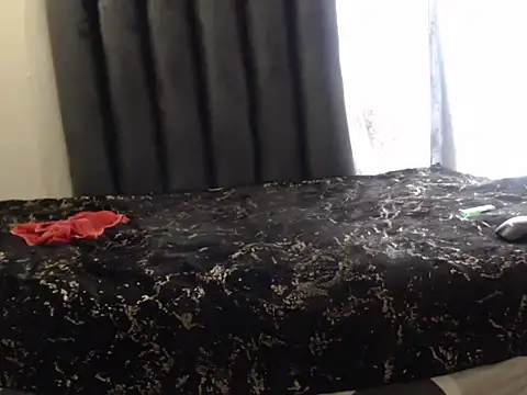 Zuri33 live