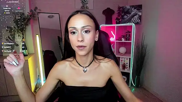 Petite_Moly live