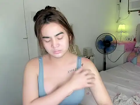 nica_doll live