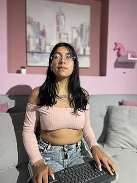 GabyLopez_Pink live