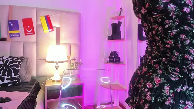 Laura_Dicardy live