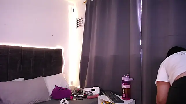 Nicol_Love0 live