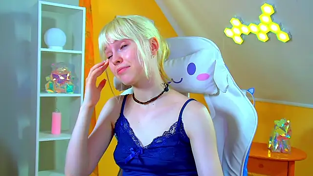 HannahHollis live