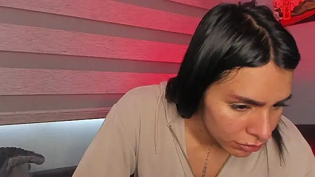 SaraAndrade_ live