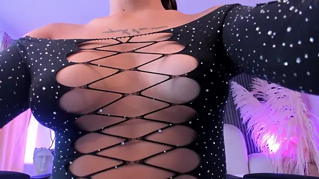 CarolineFyre live