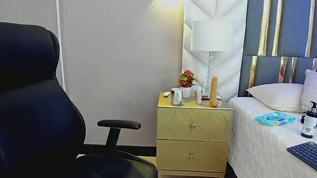 ChloeHarper_ live