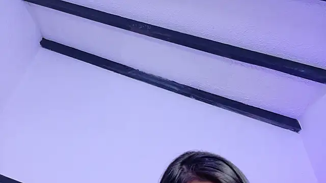 Skinny_hottie18 live