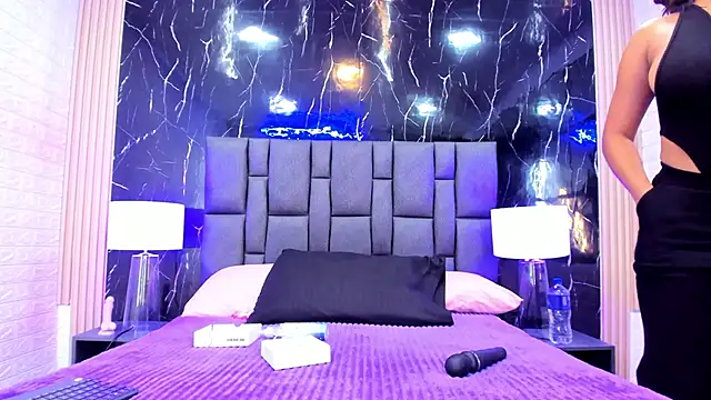 BustyGlow live
