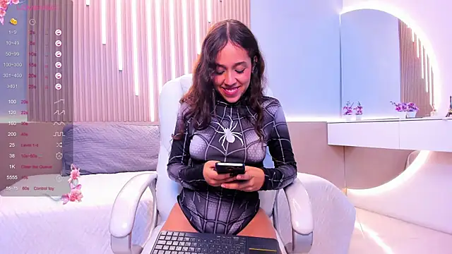 Mikaela_petite18 live
