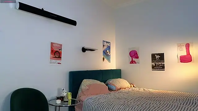 thisskiss live