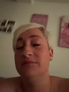 Bigboobiegirl90 live
