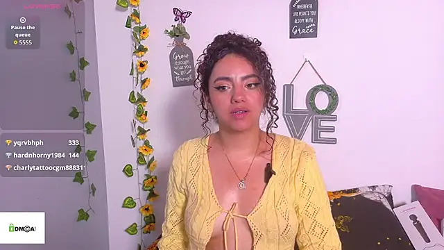 emiily_curly live