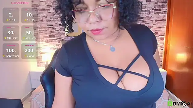 Italyy__boobs live