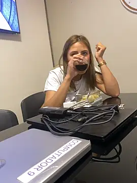Andrea_19blonde live