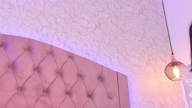 saraa_joness_ live