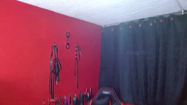 Emily_Slave28 live