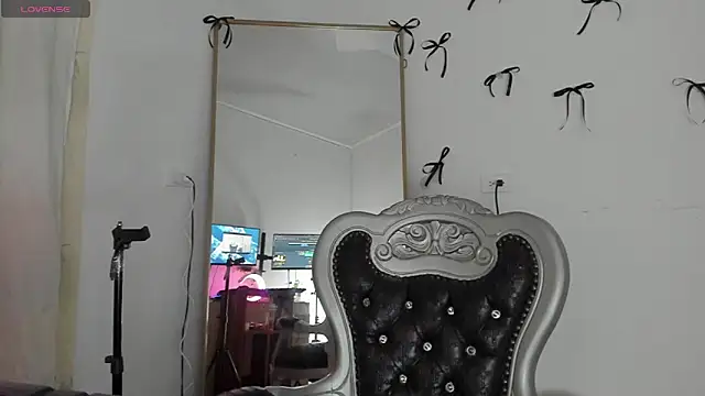 Hela_wet live