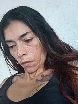 Lara_phone live