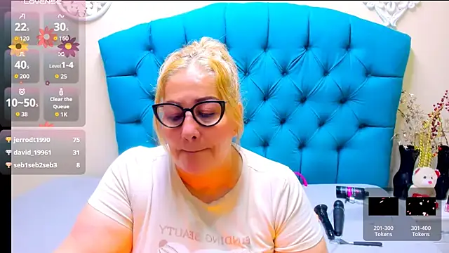 Nayla_Garner live