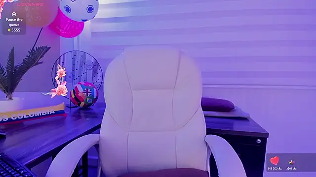 emma_brooks_ live