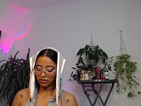 Agatha_curly live