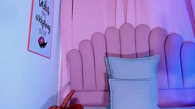 NicoleMadrird live