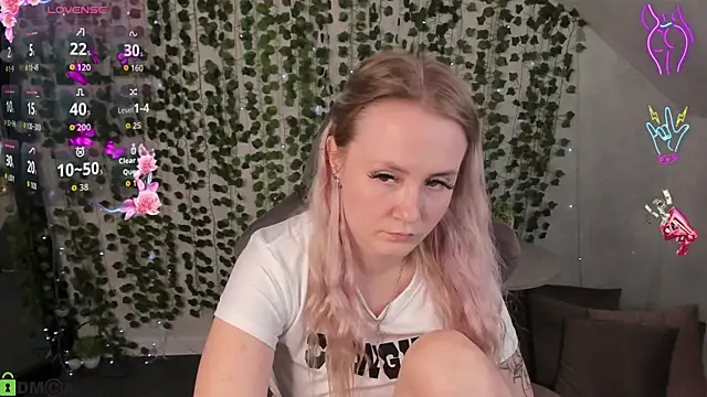 Jooyce_Howward live