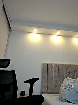 Maya_Lewis live