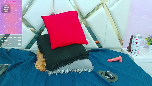 Sarah_blakee_ live