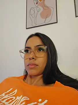 Victoria_Evanss live