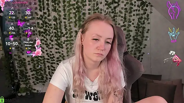 Jooyce_Howward live