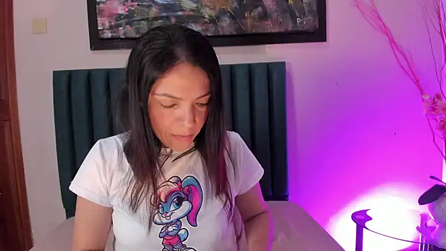 AnnaBroooks live