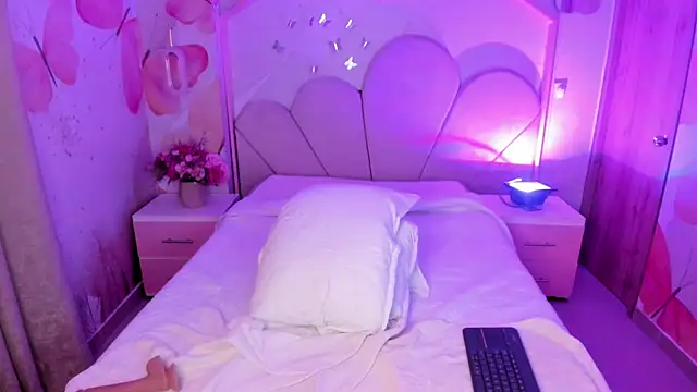 Millieskinny18 live