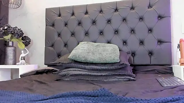 naomi__blair live