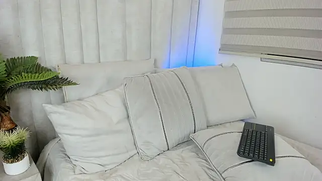 Enyel_Jackson live