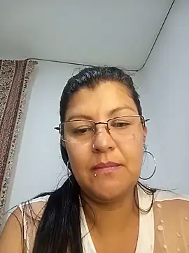 MiaGiraldo live