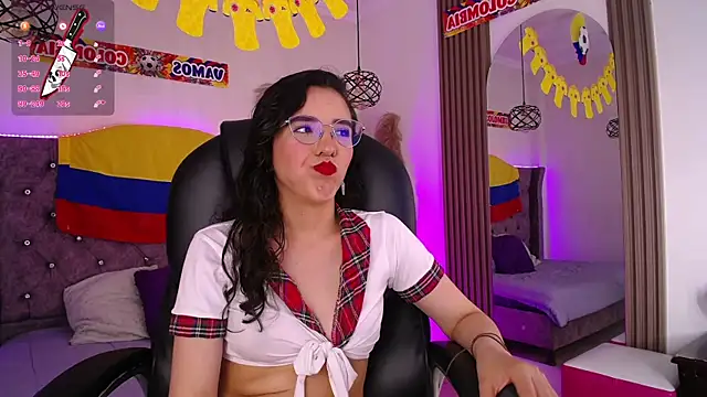 Amara_Davis1 live